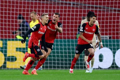 الدوري الألماني.. ليفركوزن يقترب من القمة.. ومونشنجلادباخ وبريمن يحققان انتصارات مهمة